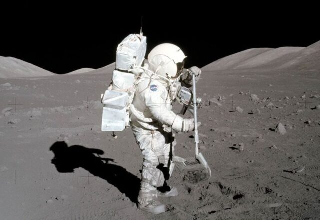 Khám Phá Di Sản Để Lại Từ Chương Trình Apollo: Giá Trị Vàng Từ 382 Kg Đất Đá Mặt Trăng