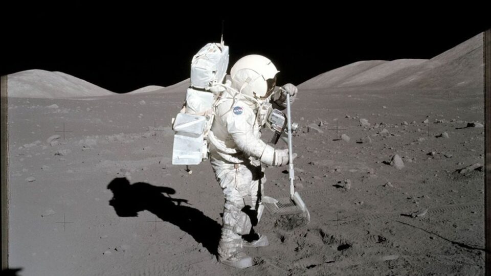 Khám Phá Di Sản Để Lại Từ Chương Trình Apollo: Giá Trị Vàng Từ 382 Kg Đất Đá Mặt Trăng