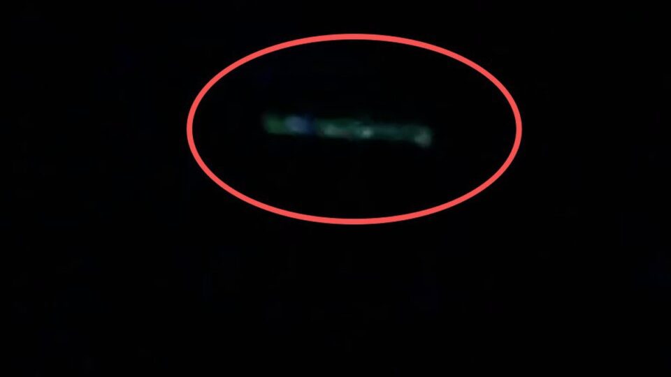 Hiện Tượng Ánh Sáng Xanh Trên Bầu Trời Châu Âu: Giải Mã Những Nghi Vấn UFO