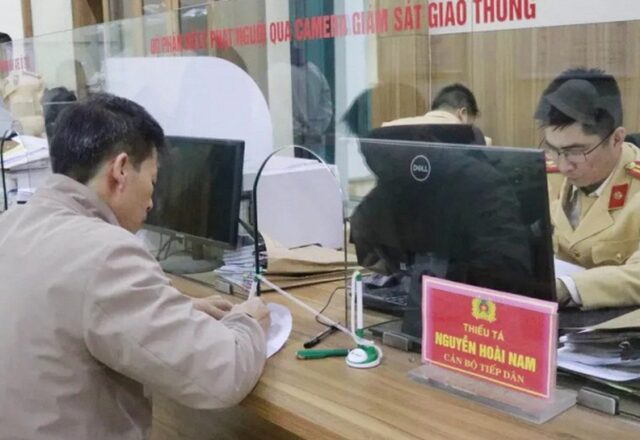 Bẫy tin nhắn vi phạm giao thông: cách nhận biết và phản ứng an toàn