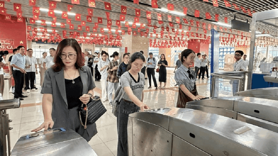 Giao thông liên hoàn Hà Nội: Hà Nội Metro ra mắt chức năng kết nối Metro và gọi xe