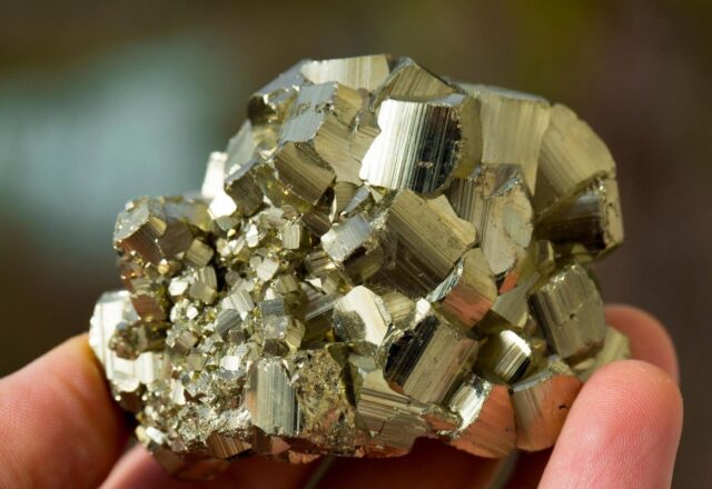 Pyrite: Từ ‘vàng của kẻ ngốc’ đến vật liệu bán dẫn giá rẻ