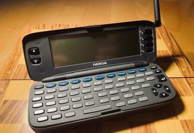Nokia 9000 Communicator: Khi văn phòng di động vừa xuất hiện đã gây chấn động