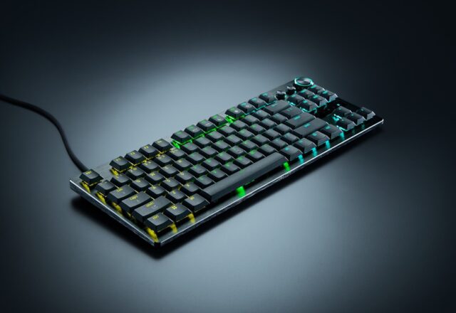 Huntsman V3 Pro: bàn phím esports low-profile với switch quang học analog và 8KHz