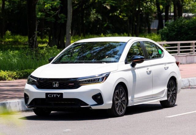 Honda City giảm sâu: nên mua ngay hay chờ bản nâng cấp?
