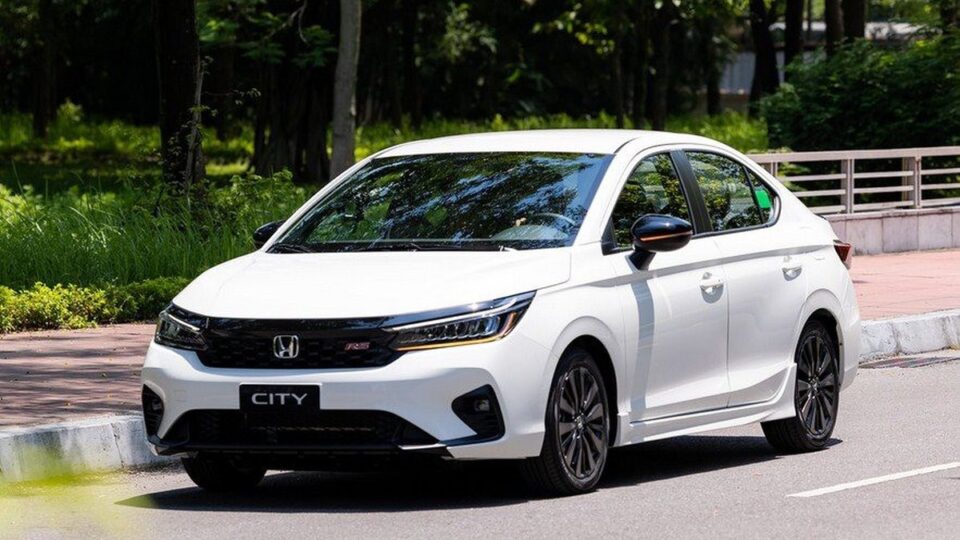 Honda City giảm sâu: nên mua ngay hay chờ bản nâng cấp?