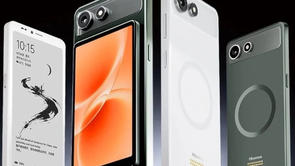 Hisense A10 Pro & A10 Ultra: Điện thoại e-ink có thể gắn màn hình màu tháo rời