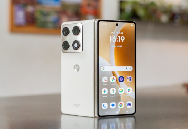 Motorola Razr Fold: Gập kiểu mới, pin khủng và bộ ba camera nghiêm túc