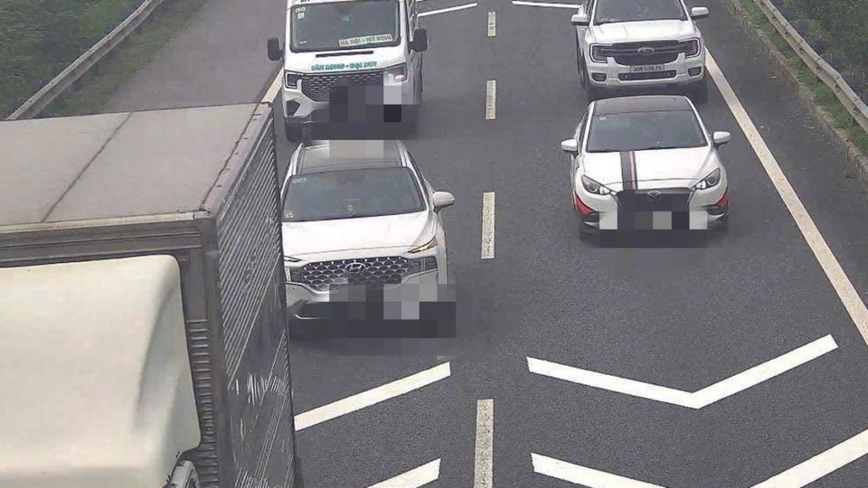Giữ khoảng cách an toàn trên cao tốc: quy tắc, mức phạt và cách lái để tránh rủi ro