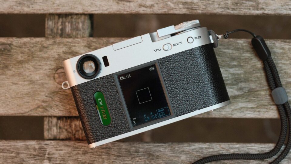 Fujifilm X half — Máy ảnh ‘nhập vai’ mang hơi thở film vào thời số
