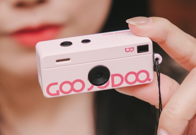GOOJODOQ Thumb Camera: máy ảnh móc khóa 300.000₫ và trải nghiệm ‘aesthetic’ của Gen Z
