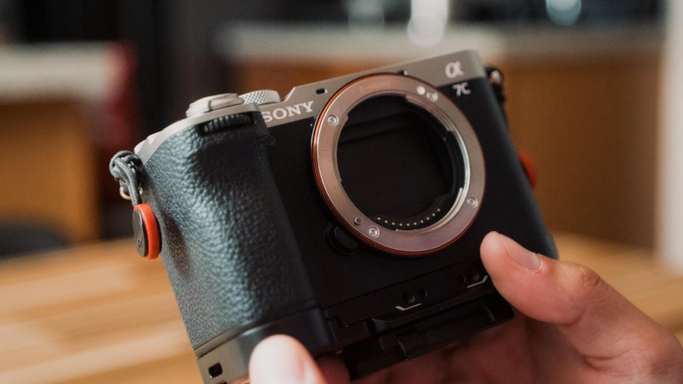 Lý do Sony A7C II tiếp tục dẫn đầu bảng bán chạy Kitamura tháng 6/2026