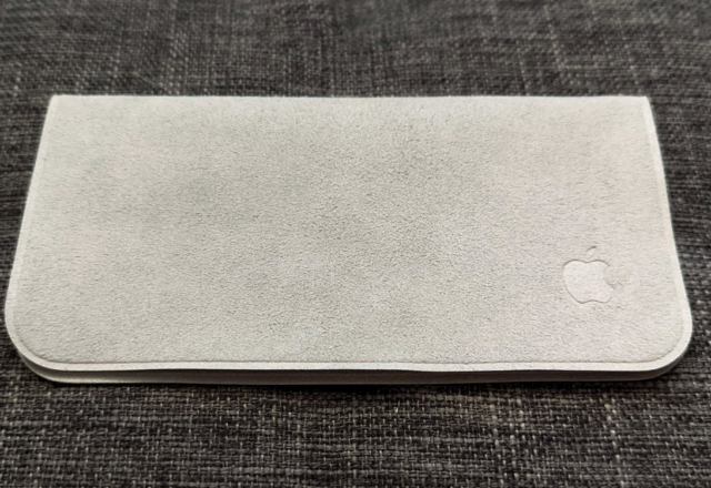 Apple giảm giá bất ngờ cho khăn lau Polishing Cloth: tín hiệu nhỏ giữa làn sóng tăng giá