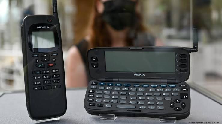 Ngày xưa ai mà dùng chiếc Nokia 9000 Communicator này thì "sang chảnh" kém gì iPhone 17 Pro Max bây giờ - Ảnh 3.