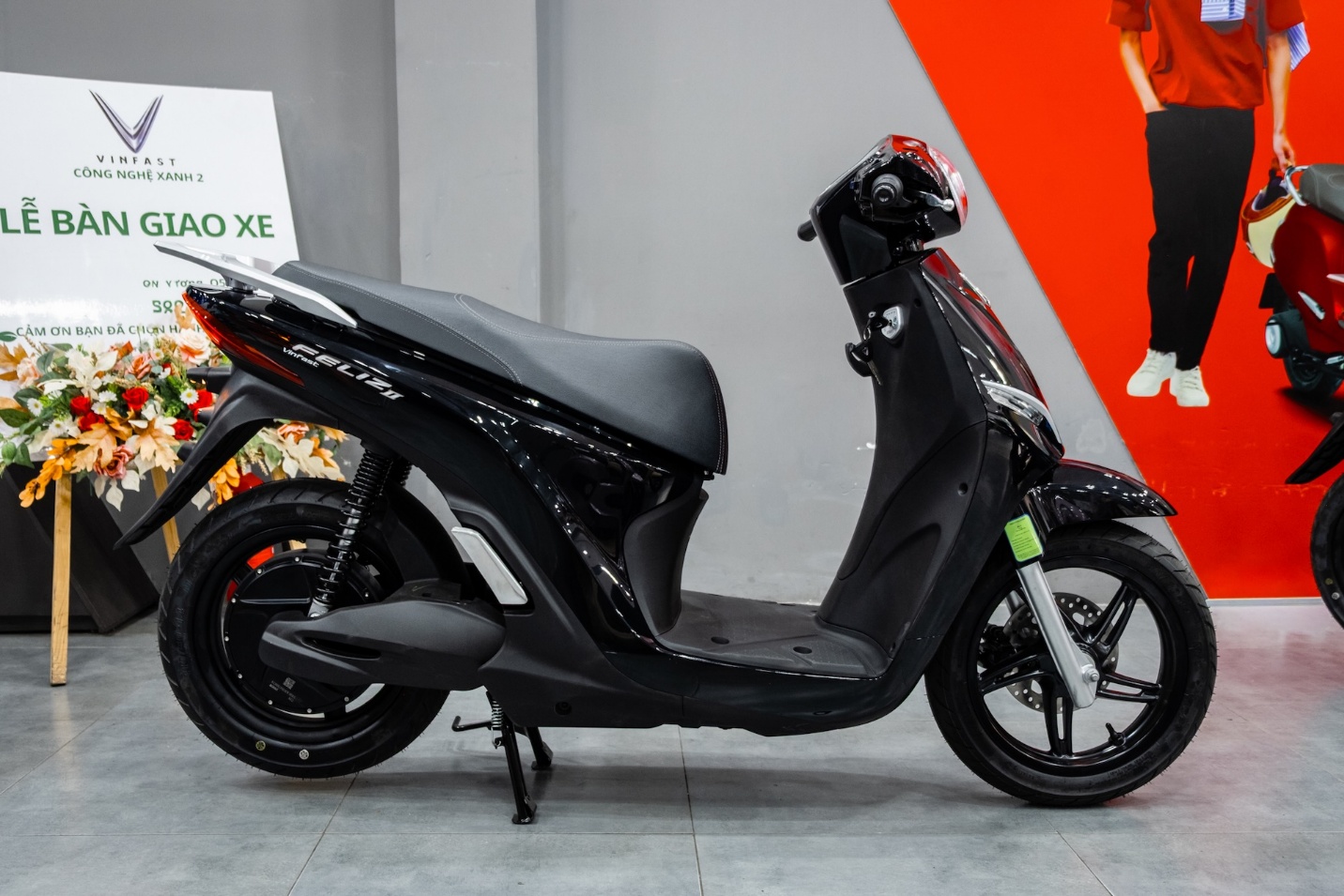 VinFast Feliz II: Chở nặng hơn 200 km vẫn êm, đổi pin chưa đầy một phút - Ảnh 1.