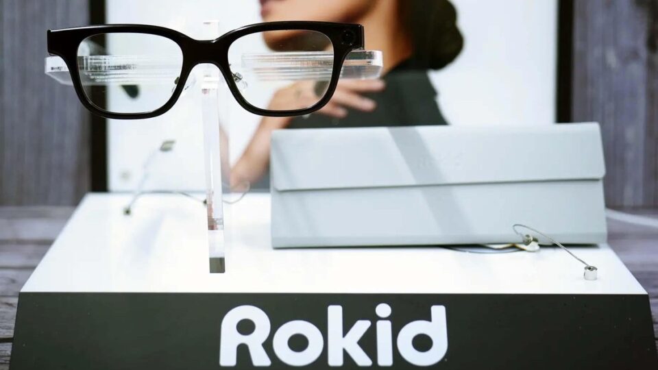 Rokid Glasses: Kính AI mỏng nhẹ tích hợp camera 12MP và khả năng dịch thuật