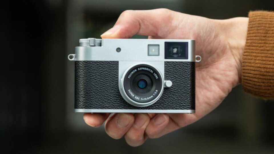 Fujifilm X half — khi trải nghiệm film nửa khổ được số hoá trong một máy compact