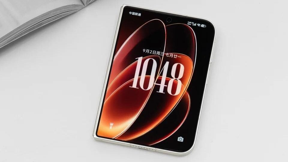 Xiaomi 18 Fold: gập khác biệt, pin lớn và tham vọng vượt trước Apple