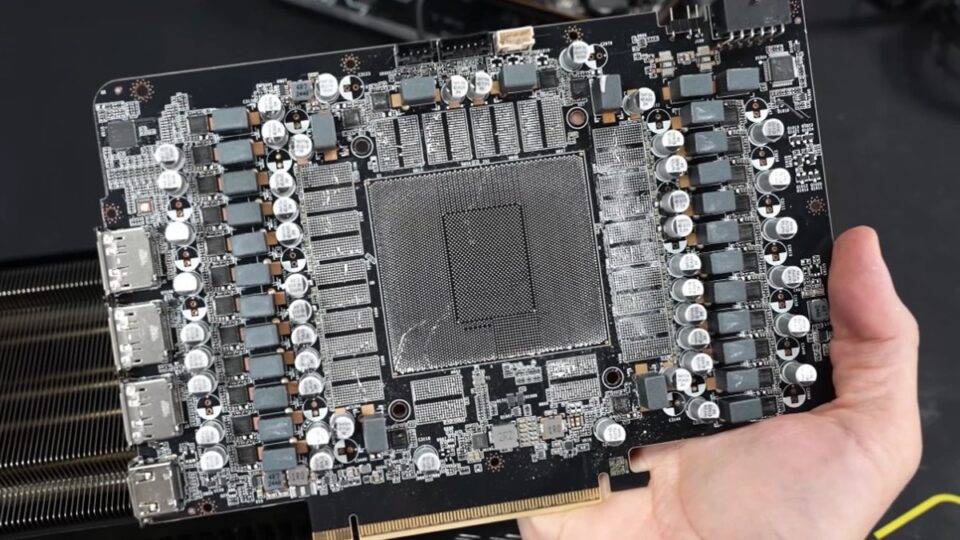 Khi vỏ ngoài vẫn mới: bài học từ vụ mua RTX 5090 mà không có GPU lẫn bộ nhớ