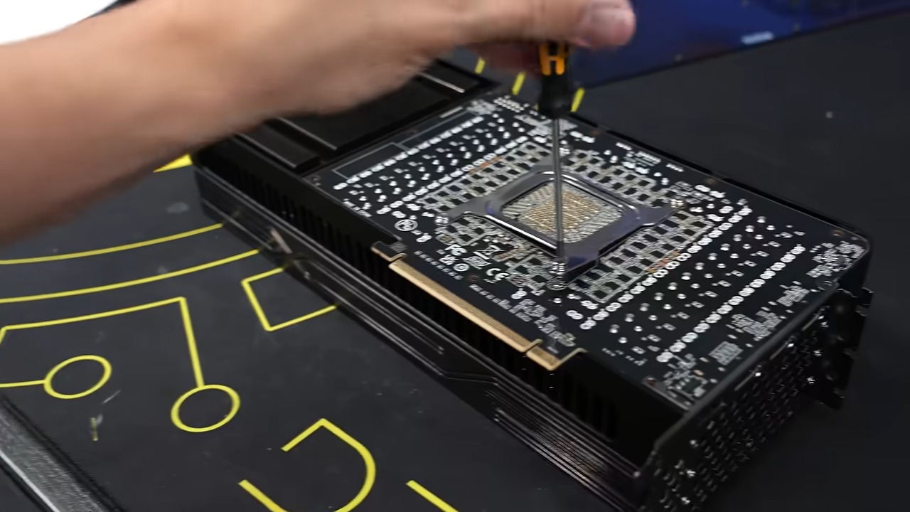Chi 1.800 euro mua RTX 5090, game thủ nhận về chiếc card không có cả GPU lẫn bộ nhớ - Ảnh 4.